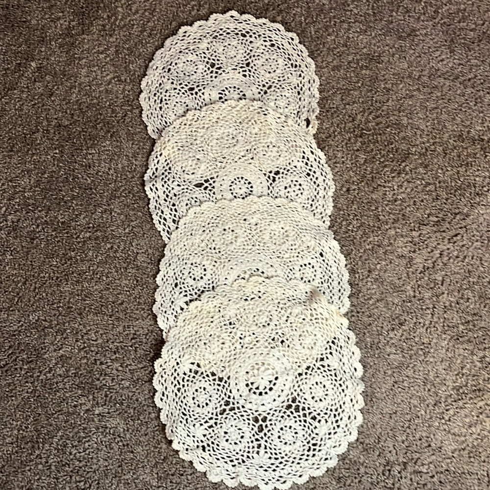 Vintage dollies white 4 one has loose thread at top the picture show it